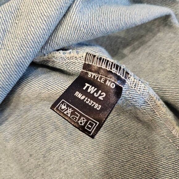 Pol Women's Distressed Denim Size Medium Jean Jacket - Picture 5 of 14